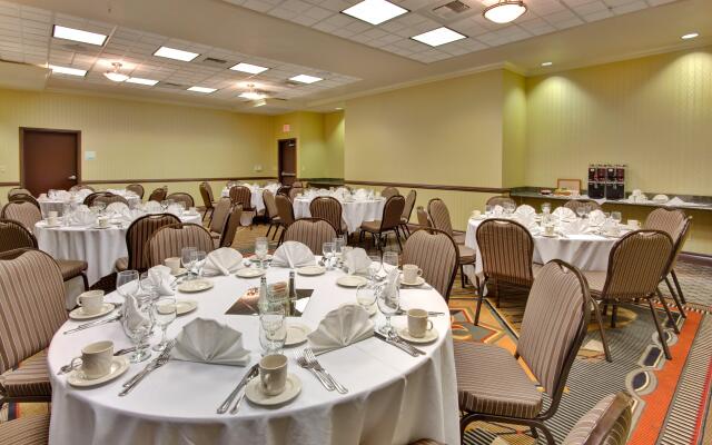 Holiday Inn & Suites Bakersfield by IHG