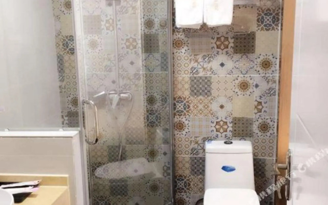 Wuxue 520 Theme Hotel