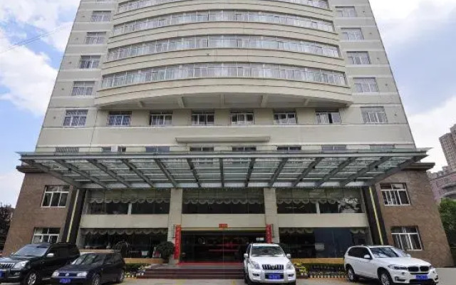 Qujing Yishi Yihe Hotel (Cuifeng Road, Qilin District)
