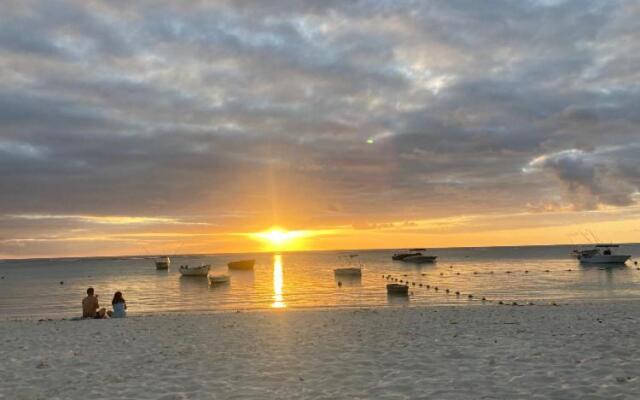 Lovely 3 bedroom beach house on a sandy beach