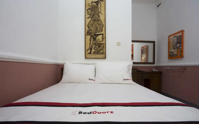 RedDoorz near Terminal Condong Catur 2