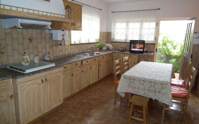 80s RetroStyle Villa