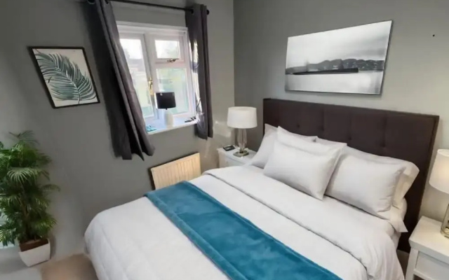 Ashford Blissful Retreat Modern 3-bed House