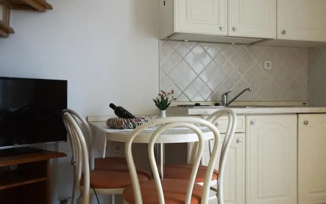 Apartments and Rooms Degra