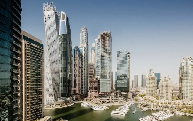 Fantastay Marina Tower