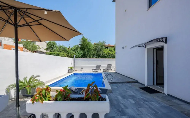 Lush Apartment With Private Pool
