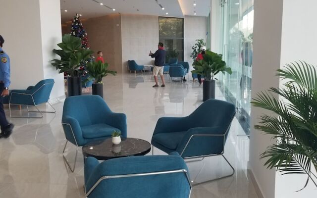 Luxury Scenia Bay Apartment with Seaview