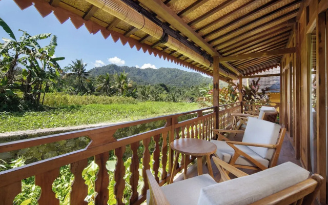 Devani Resort Sidemen