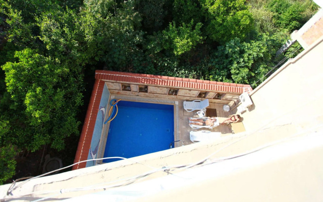 Bacchus Pension