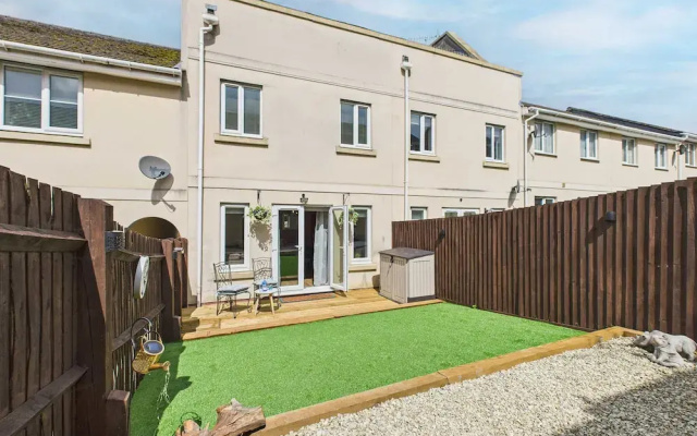 Host Stay Clearwell Gardens