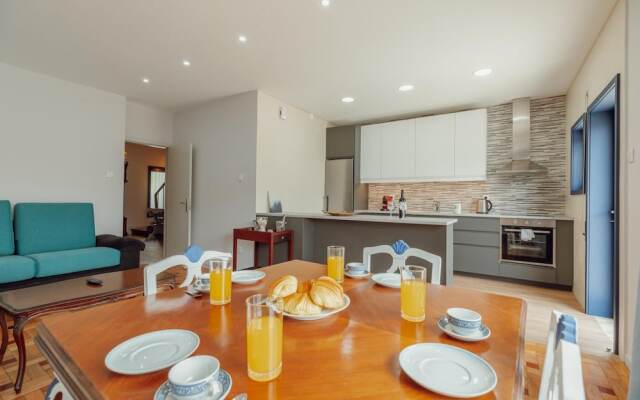 Amazing Villa With Terrace by Homing