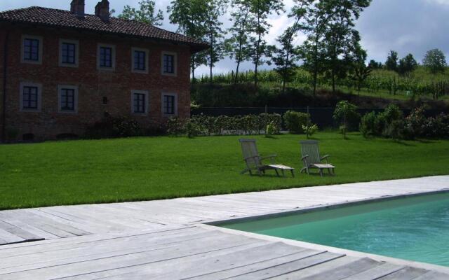 B&B Cascina Gaione Via Gallina,18b 12052 Neive cn