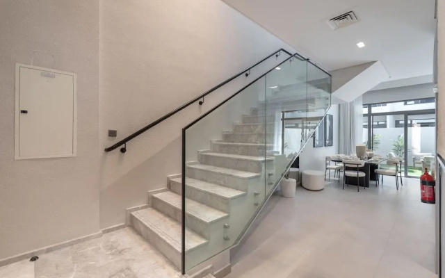 Classy 4-bedroom Villa With Spacious Balcony in Nad Al Sheba