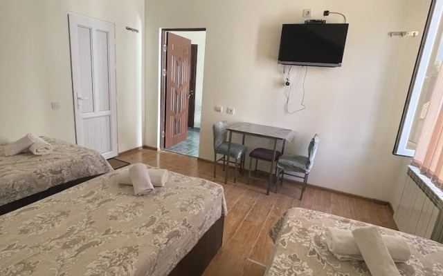 Noragyugh Guesthouse