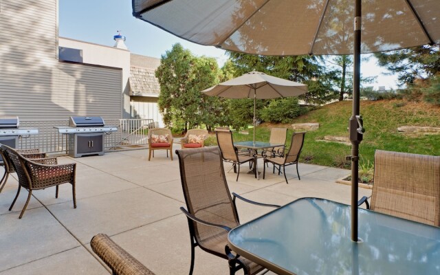 The Lotus Suites at Midlane-Gurnee/Waukegan