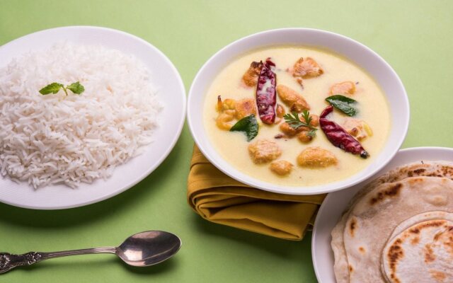 OYO 23499 Hotel Sky Inn