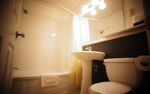 Silverwood Inn & Suites