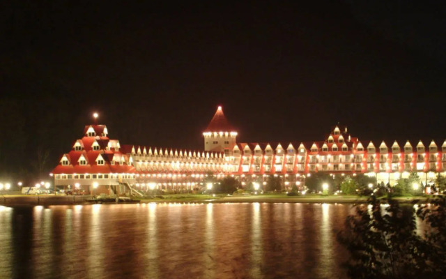 Three Valley Lake Chateau