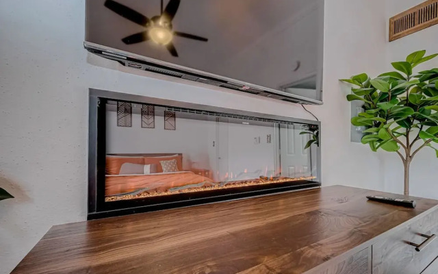 Upscale 1BR Condo in Med Center