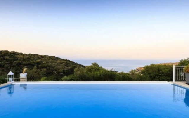 Juniper House - Charming 3 bed Villa With sea View