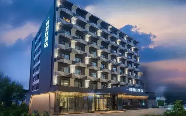 Yizhou Holiday Hotel