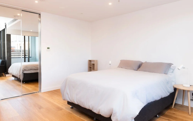 Modern Apartment in Darling Harbour – Guest Rooms – Sydney
