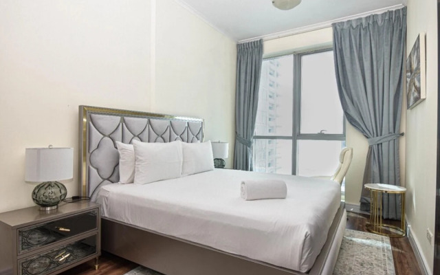 Experience Luxurious Sky High Marina Living