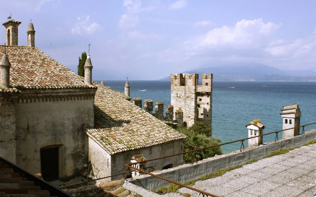 Meublè Adriana Vegan