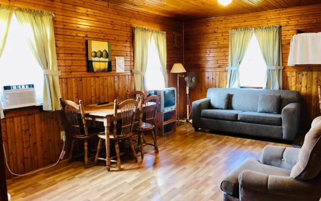 Green Gables Bungalow Court