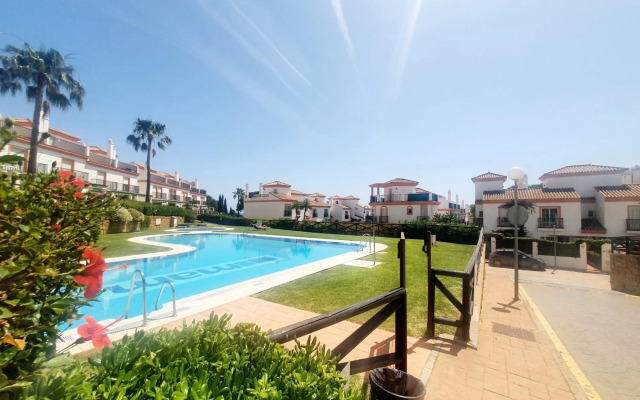 Lomas de Cabopino House