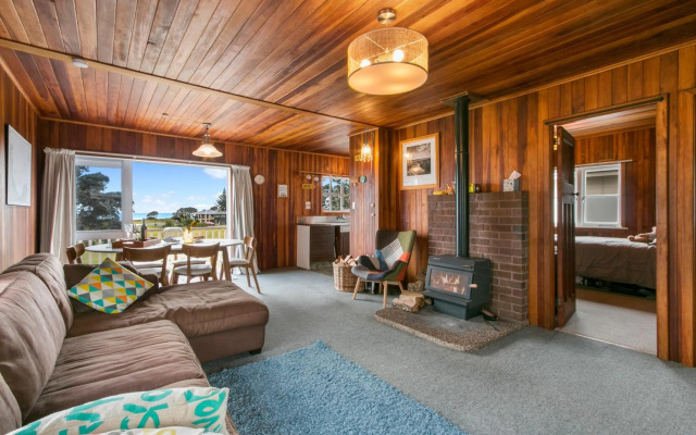 Waihi Charm - Waihi Beach Holiday Home