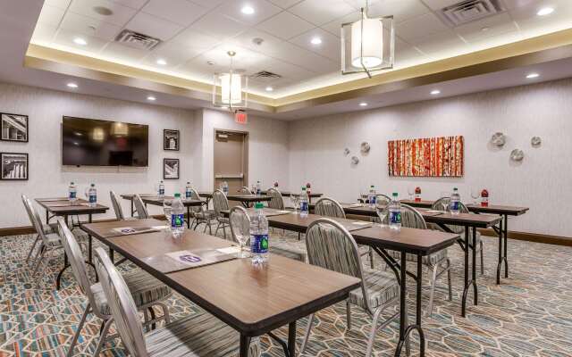Hampton Inn & Suites North Dallas Central Expy
