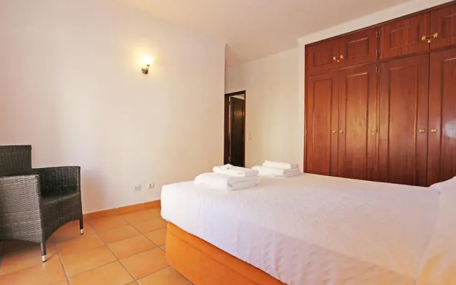 EE 01 - Bedroom 1 in Rossio Entrance Guesthouse