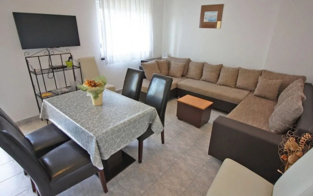 Two-bedroom Adria apartment with sea view