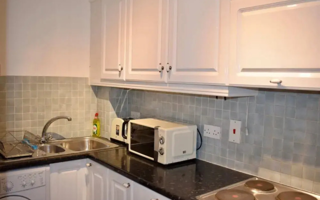 2 Bed Historical Christchurch With Parking