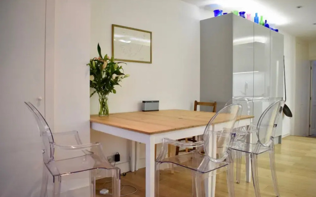 Bright 2 Bedroom Kennington Flat With Garden