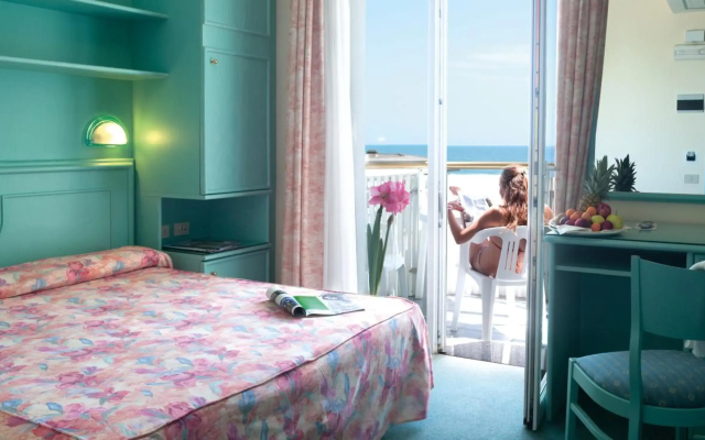SALUS Smart & Chic Hotel