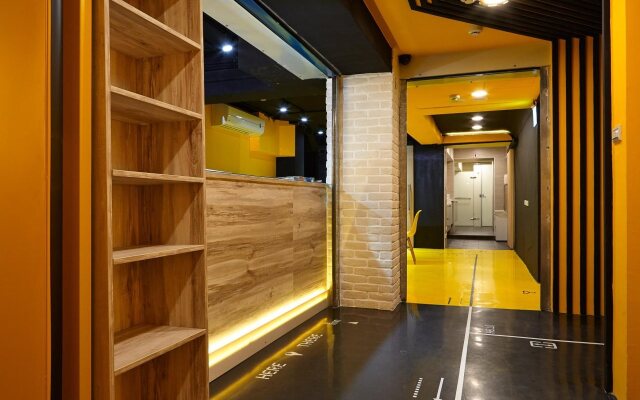 Youth Hostel Zhanqian here and there