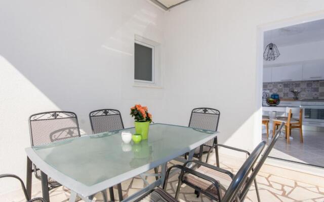 Apartment Mika1