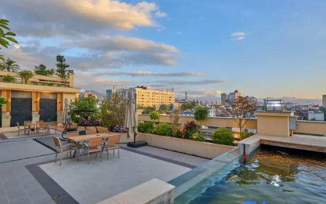 MangshiYunyaMinsu – Pool – Dehong