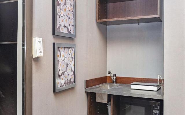 Suites At 143 Arlington Street