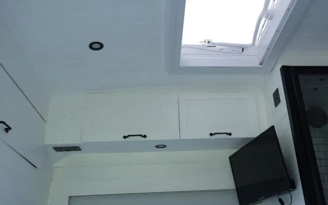 Superb 4 Berth Campervan With Kingsize bed