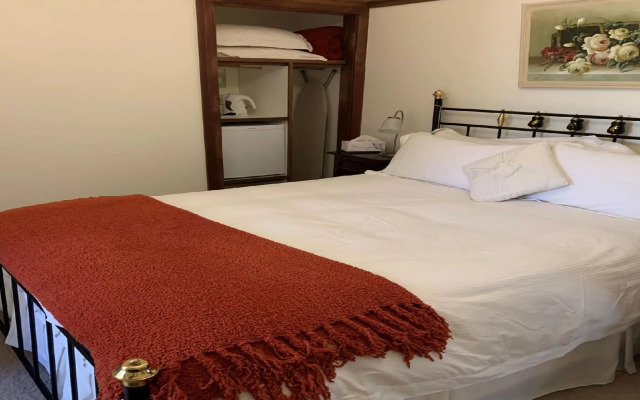 Rosebridge House Bed & Breakfast Adult Retreat