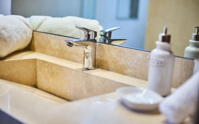 Luxury 3 Bedroom Retreat & Private Pool in Aldea Zama