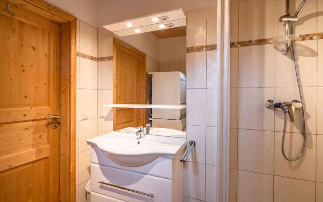 Wooden Chalet in Styria near Kreischberg Ski Area