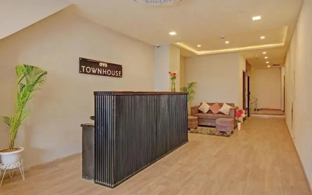 OYO 79651 TownHouse OTH Buddhi