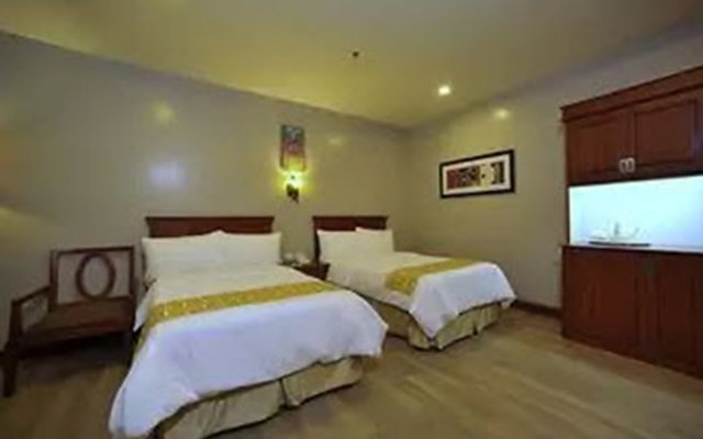 Paragon Hotel and Suites