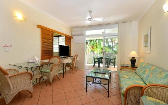 Retro Port Douglas Apartments