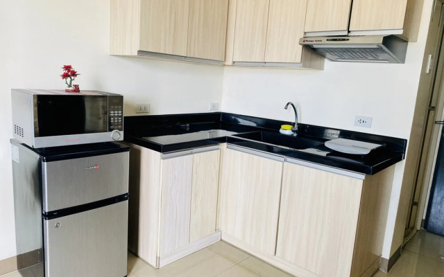 Mabolo Garden Flats by Sleeping Forest