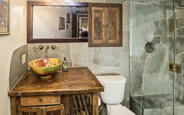 Village Center Condo 1F